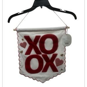 NEW Target Threshold XOXO Wall hanging Banner, NWT